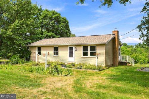 852 Mcdonald Rd, WINCHESTER, VA, 22602-2017 | Card Image