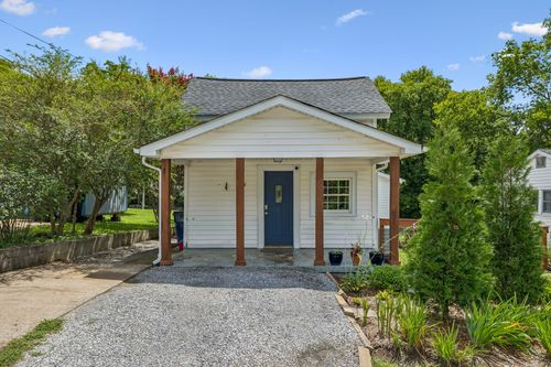 2005 Crestview Dr, Columbia, TN, 38401-4420 | Card Image