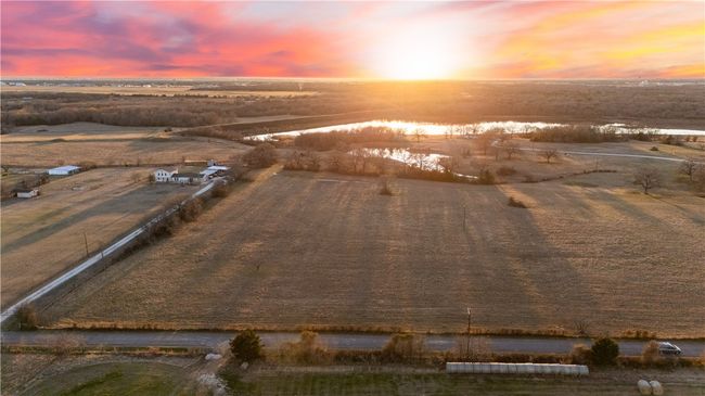 717 Oak Knoll Ln, Home with 3 bedrooms, 3 bathrooms and 1 parking in Elm Mott TX | Image 6