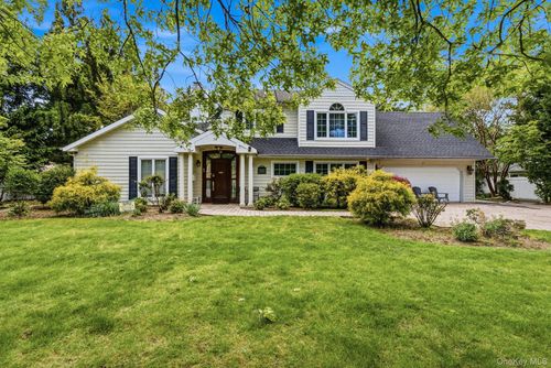 18 Sherwood Ln, Roslyn Heights, NY, 11577-2511 | Card Image