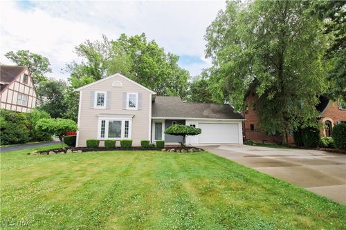 27065 Lake Rd, Bay Village, OH, 44140-2270 | Card Image