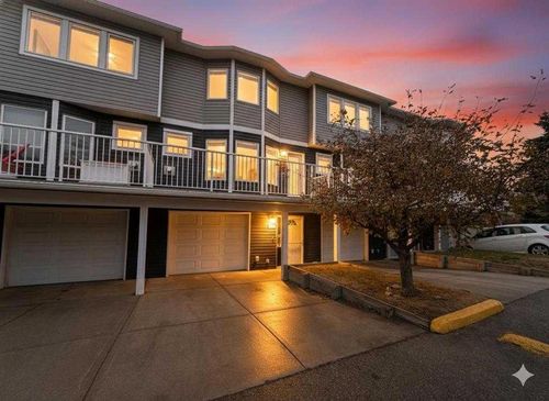 677 Regal Pk Ne, Calgary, AB, T2E0S6 | Card Image