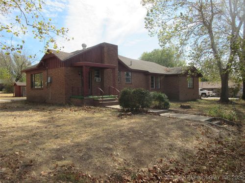 710 N K St, Quinton, OK, 74561-2011 | Card Image