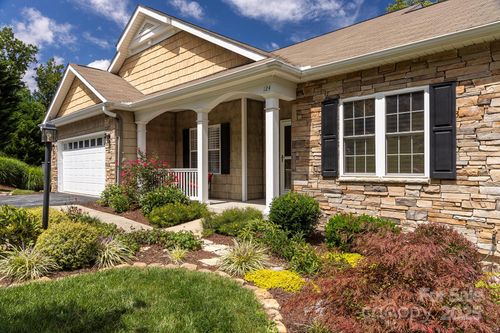 124 Old Pasture Way, Hendersonville, NC, 28739-3135 | Card Image