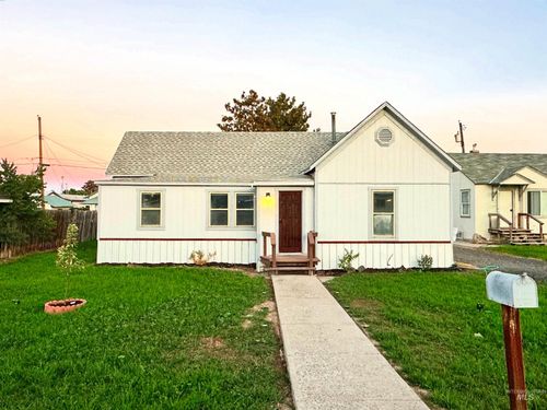 225 Oregon St, Gooding, ID, 83330-1167 | Card Image