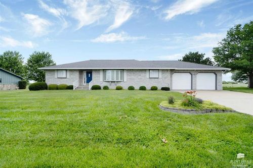 513 Country Ln, Council Grove, KS, 66846-1557 | Card Image