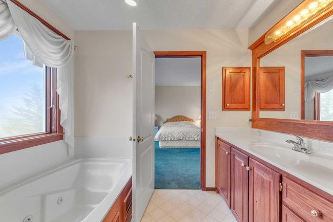 121 Patterson Mount Sw, House other with 5 bedrooms, 4 bathrooms and 4 parking in Calgary AB | Image 23