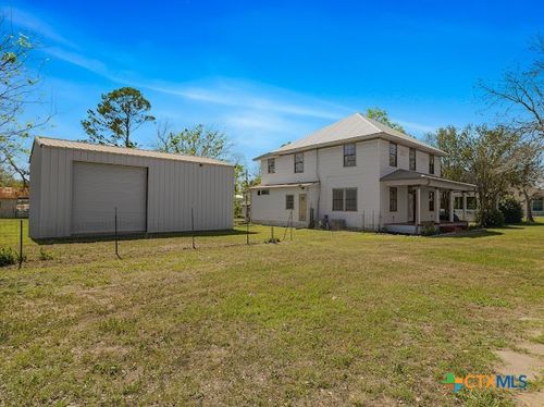 205 Hubbard St, Yoakum, TX, 77995-4121 | Card Image