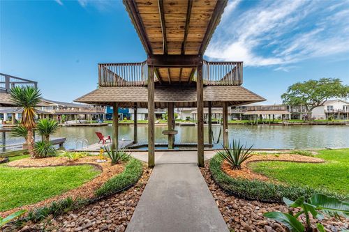 70 Tarpon St, Bayou Vista, TX, 77563-2577 | Card Image