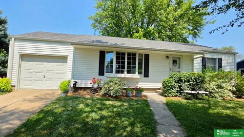 933 E 4th St, York, NE, 68467-3806 | Card Image
