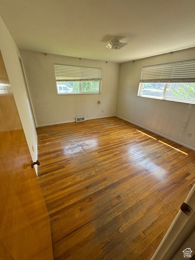 Unfurnished room featuring wood finished floors and baseboards | Image 10