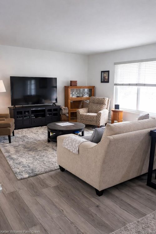 3391 Shimmons Rd, Auburn Hills, MI, 48326-2071 | Card Image