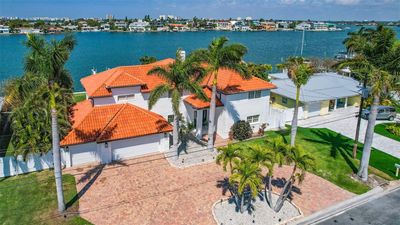 423 55 Th Avenue, House other with 4 bedrooms, 3 bathrooms and null parking in St Pete Beach FL | Image 2