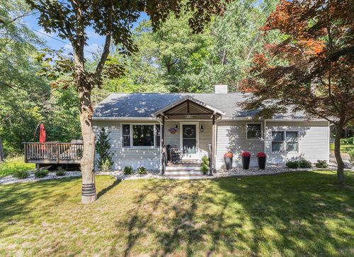 90 S Clymer St, Pentwater, MI, 49449 | Card Image