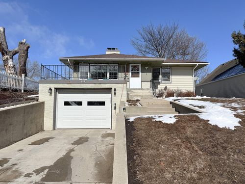 512 Spruce St, Fergus Falls, MN, 56537-1946 | Card Image