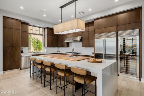 207-2 Biltmore Est, Phoenix, AZ, 85016-2853 | Card Image