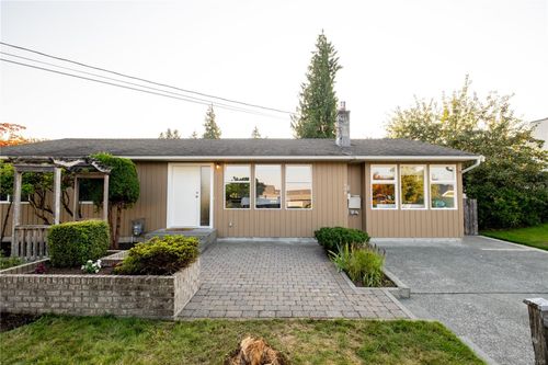 1038 Ash St, Campbell River, BC, V9W1G5 | Card Image