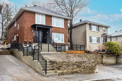 142 Young St, Ottawa, ON, K1Y3P9 | Card Image