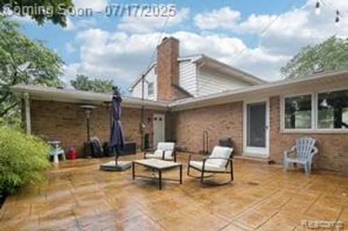 402 Thomas Ln, Grand Blanc, MI, 48439-1526 | Card Image
