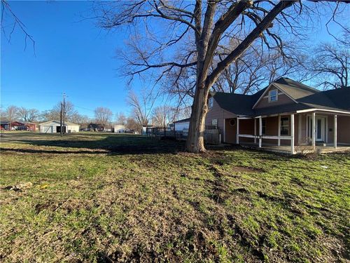 110 W Riley St, Easton, KS, 66020-4001 | Card Image