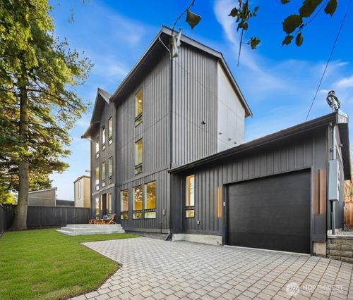 7358 33rd Ave Ne, Seattle, WA, 98115-5911 | Card Image