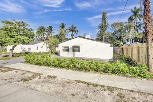 2-8265 Nw 1st Pl, Miami, FL, 33150-3031 | Card Image