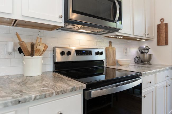 21 Spring View Dr, House attached with 3 bedrooms, 3 bathrooms and null parking in STAUNTON VA | Image 17
