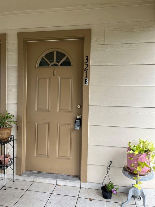 unit-b-321 Holiday St, Tomball, TX, 77375-6739 | Card Image