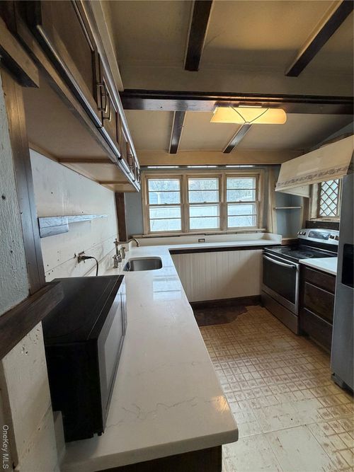 2 Margaret Ln, Huntington, NY, 11743-2825 | Card Image