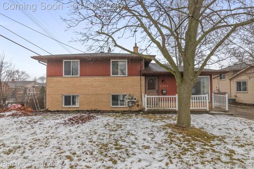 31629 Sweetbriar, Rockwood, MI, 48173 | Card Image