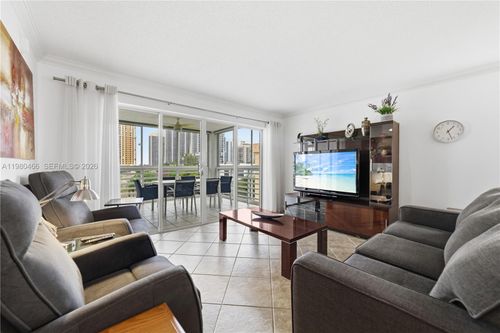 apt-614-17801 N Bay Rd, Sunny Isles Beach, FL, 33160-1911 | Card Image