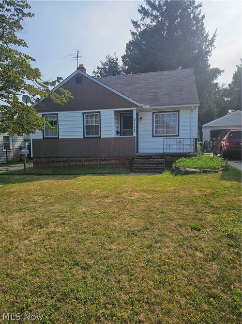 2177 Green Ridge Dr, Wickliffe, OH, 44092-2010 | Card Image