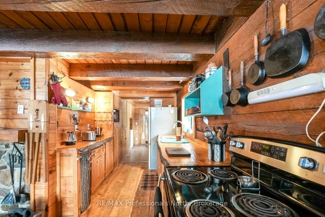 1015 Calbrett Rd, House other with 1 bedrooms, 1 bathrooms and 5 parking in Haliburton ON | Image 7