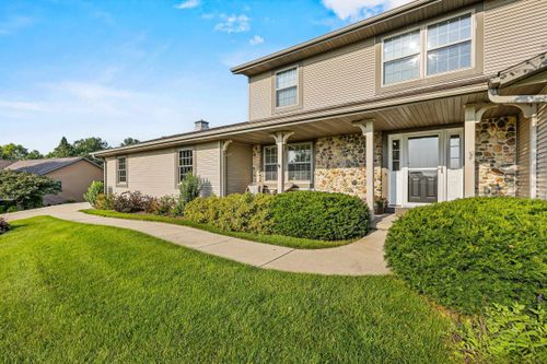 7600 Suffolk Down, Sun Prairie, WI, 53590-9522 | Card Image
