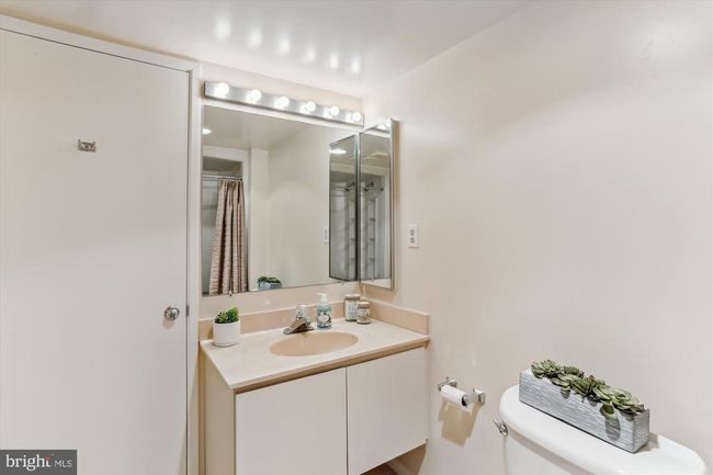 1-424 - 15101 Interlachen Dr, Condo with 2 bedrooms, 2 bathrooms and null parking in SILVER SPRING MD | Image 26
