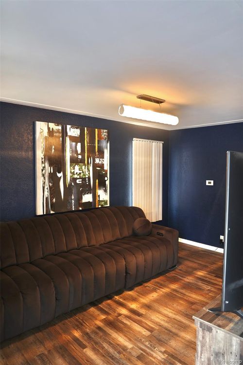 2729 Chicago Blvd, Flint, MI, 48503-3458 | Card Image