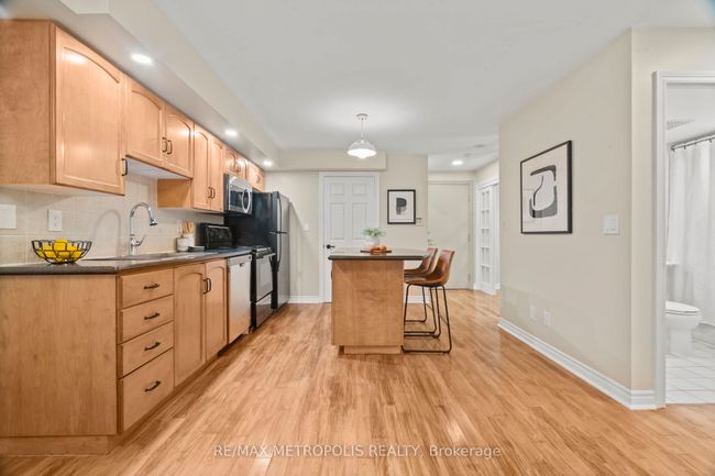 623 - 270 Wellington St W, Condo with 2 bedrooms, 1 bathrooms and null parking in Toronto ON | Image 11