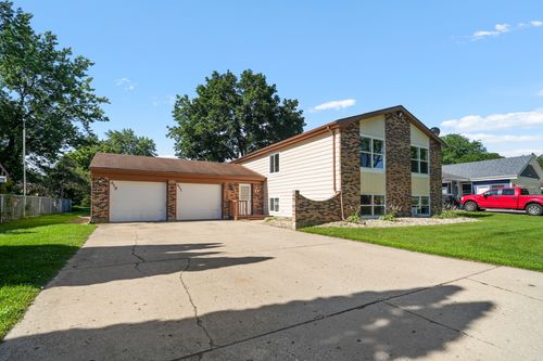 627 Chardonnay Ln, Crystal Lake, IL, 60014-7403 | Card Image