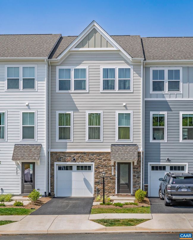 6031 Mccomb St, House attached with 3 bedrooms, 3 bathrooms and null parking in CROZET VA | Image 7