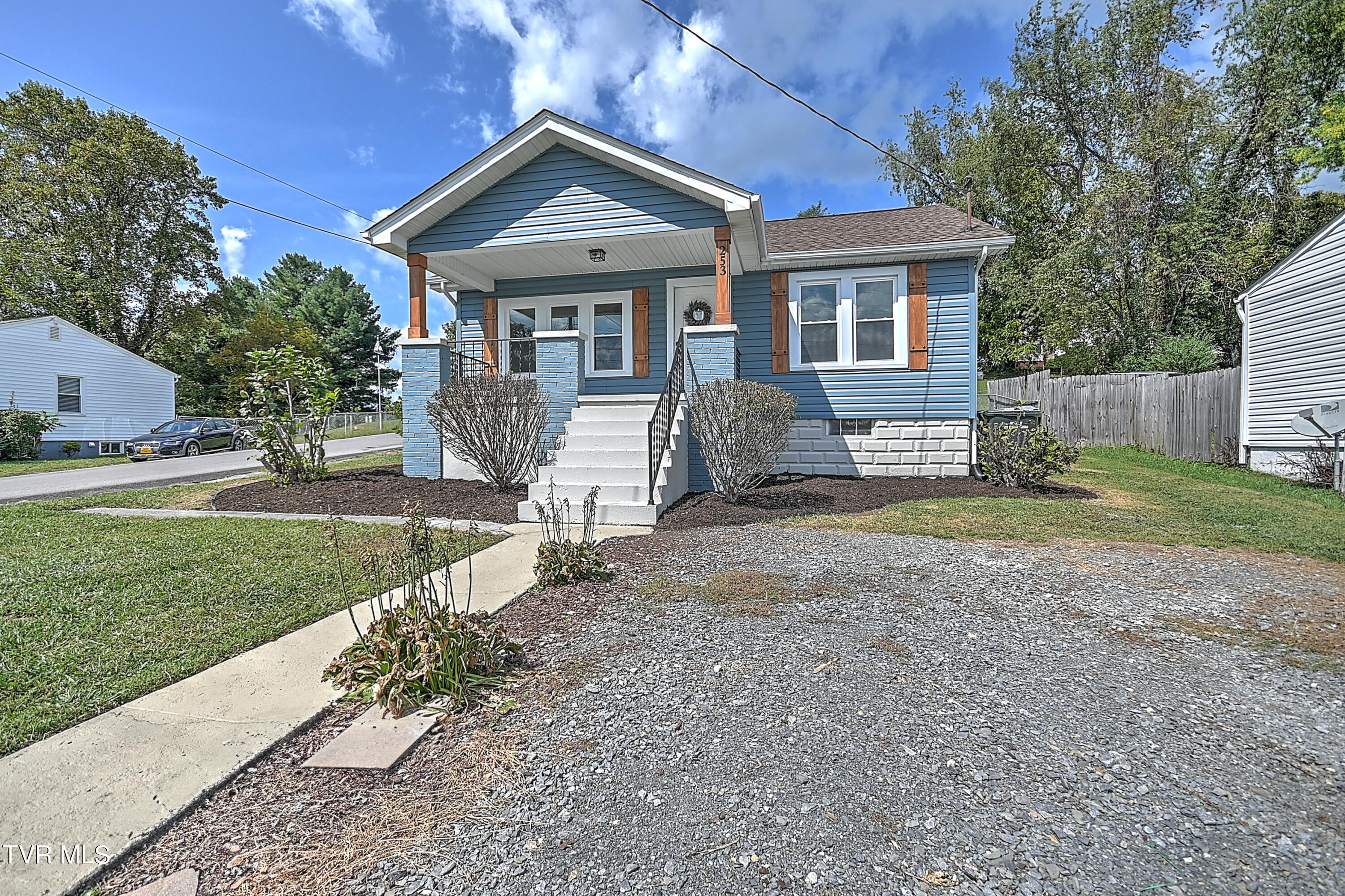 Magnolia Dr, Bristol, VA 24201