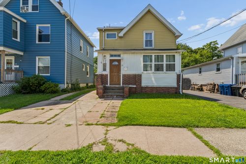22 Hine St, West Haven, CT, 06516-4707 | Card Image