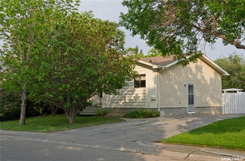 3127 Jenkins Dr E, Regina, SK, S4N6Y1 | Card Image