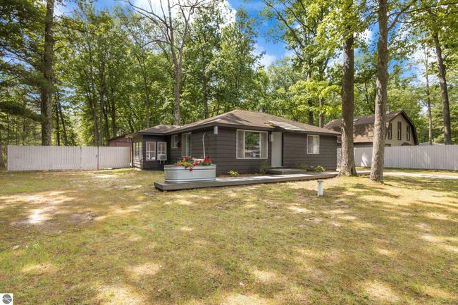 6015 Crystal Beach Rd Nw, House other with 4 bedrooms, 2 bathrooms and null parking in Rapid City MI | Image 9