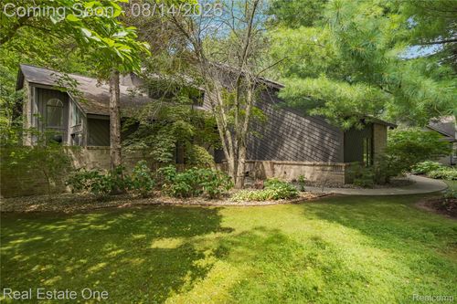 3660 Loch Bend Dr, Commerce Township, MI, 48382-4330 | Card Image