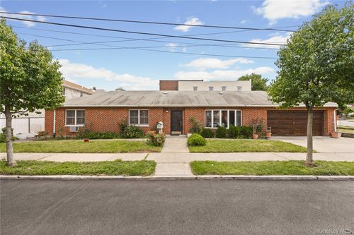 900 Vincent Ave, Bronx, NY, 10465-1620 | Card Image