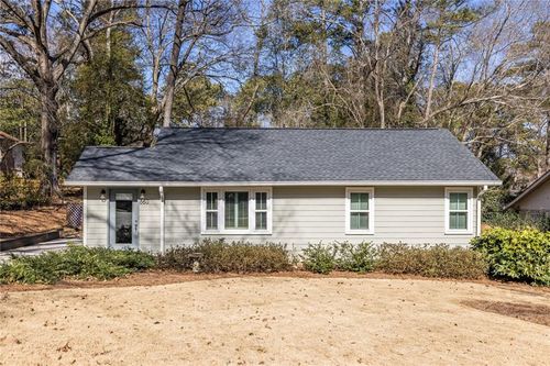 660 Scott Cir, Decatur, GA, 30033-4715 | Card Image