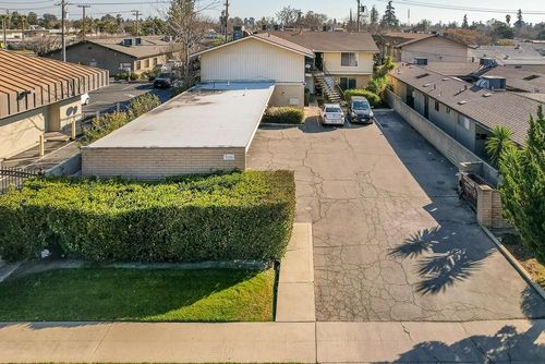 3126 N Vagedes Ave, Fresno, CA, 93705-4157 | Card Image