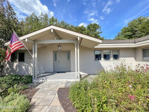 26 Westbrook Ter, Pittsfield, MA, 01201-9122 | Card Image