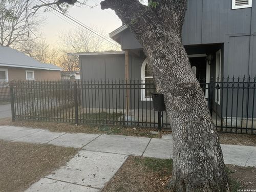 709 S Chupaderas St, San Antonio, TX, 78207-5206 | Card Image