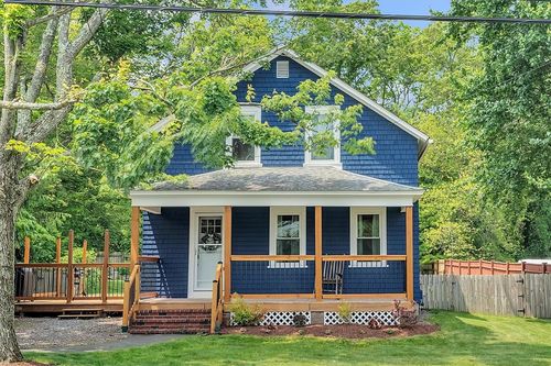 15 Boyd Ave, East Providence, RI, 02914-1222 | Card Image